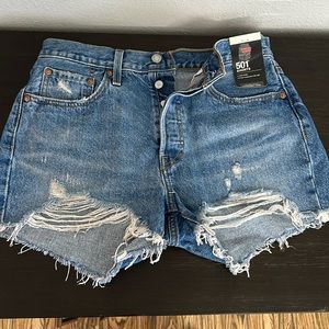 Woman’s Levi’s 501 High Rise shorts